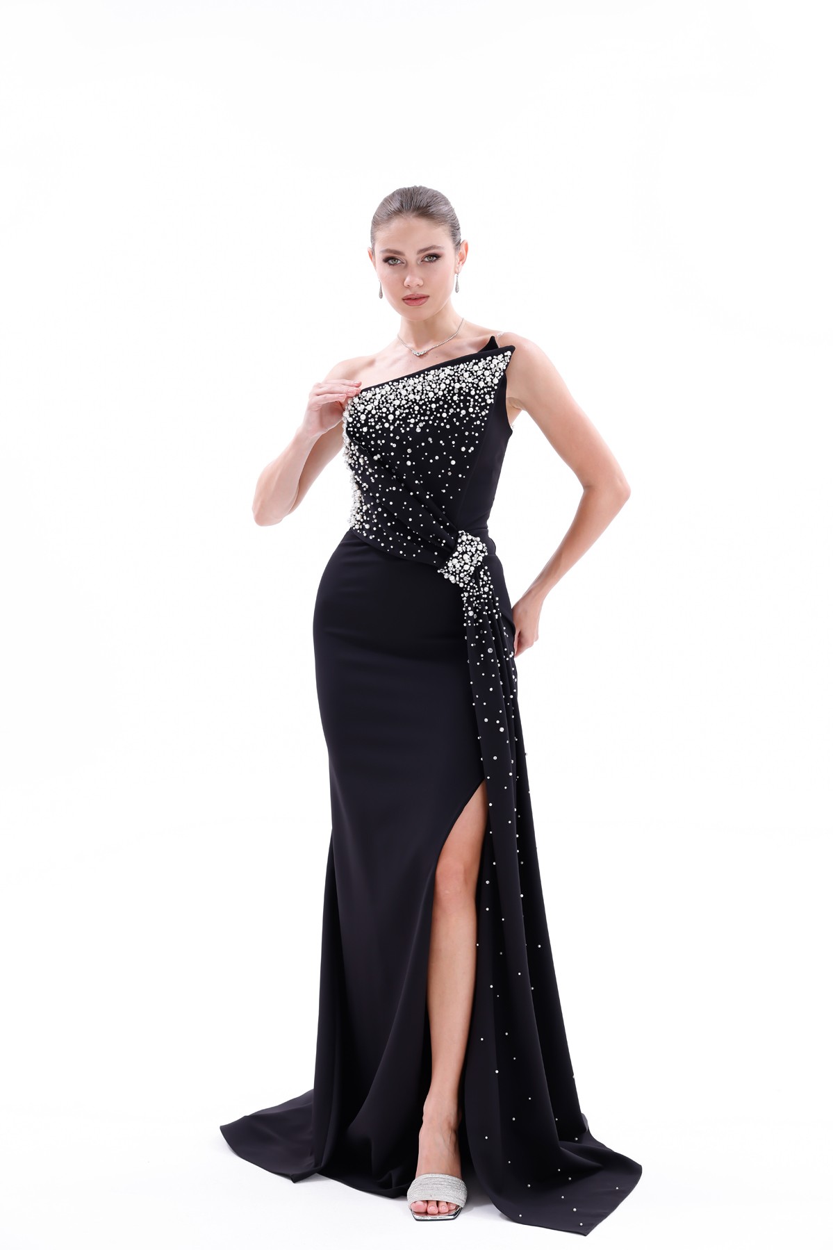 BDM Exclusive Asimetrik Drape İnci Taş Aplikeli Yırtmaçlı Krep Abiye Elbise BDM Exclusive Asimetrik Drape İnci Taş Aplikeli Yırtmaçlı Krep Abiye Elbise