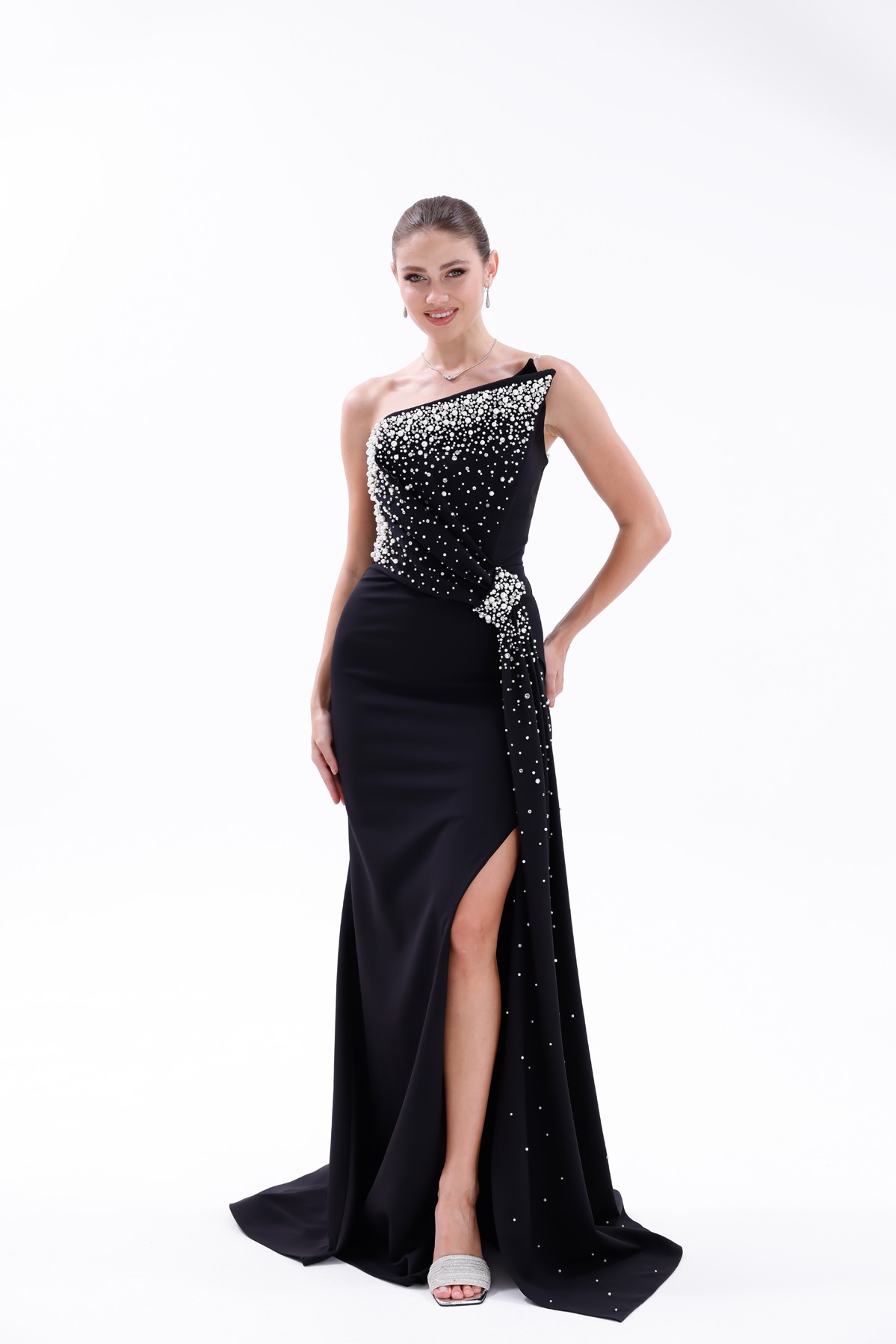 BDM Exclusive Asimetrik Drape İnci Taş Aplikeli Yırtmaçlı Krep Abiye Elbise BDM Exclusive Asimetrik Drape İnci Taş Aplikeli Yırtmaçlı Krep Abiye Elbise
