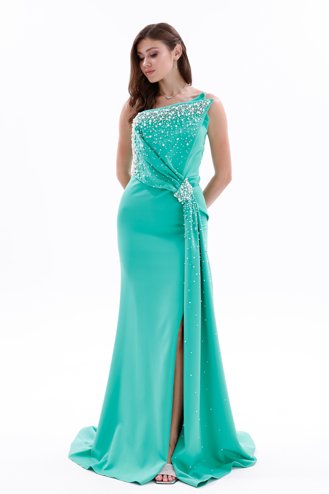 BDM Exclusive Asimetrik Drape İnci Taş Aplikeli Yırtmaçlı Krep Abiye Elbise BDM Exclusive Asimetrik Drape İnci Taş Aplikeli Yırtmaçlı Krep Abiye Elbise