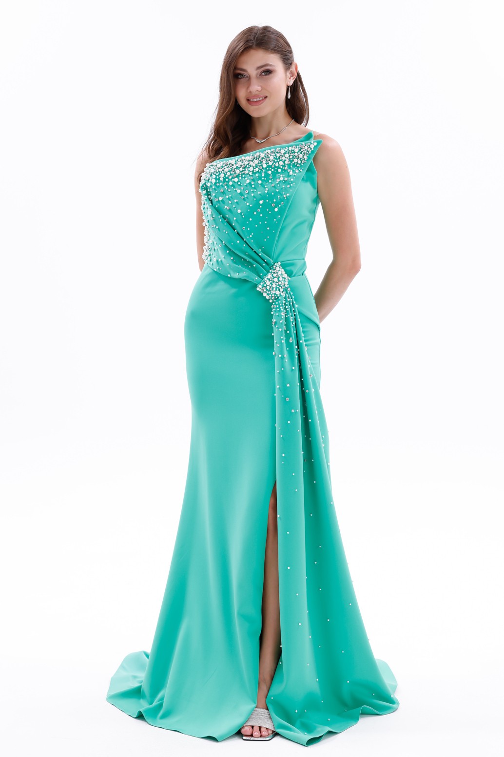 BDM Exclusive Asimetrik Drape İnci Taş Aplikeli Yırtmaçlı Krep Abiye Elbise BDM Exclusive Asimetrik Drape İnci Taş Aplikeli Yırtmaçlı Krep Abiye Elbise