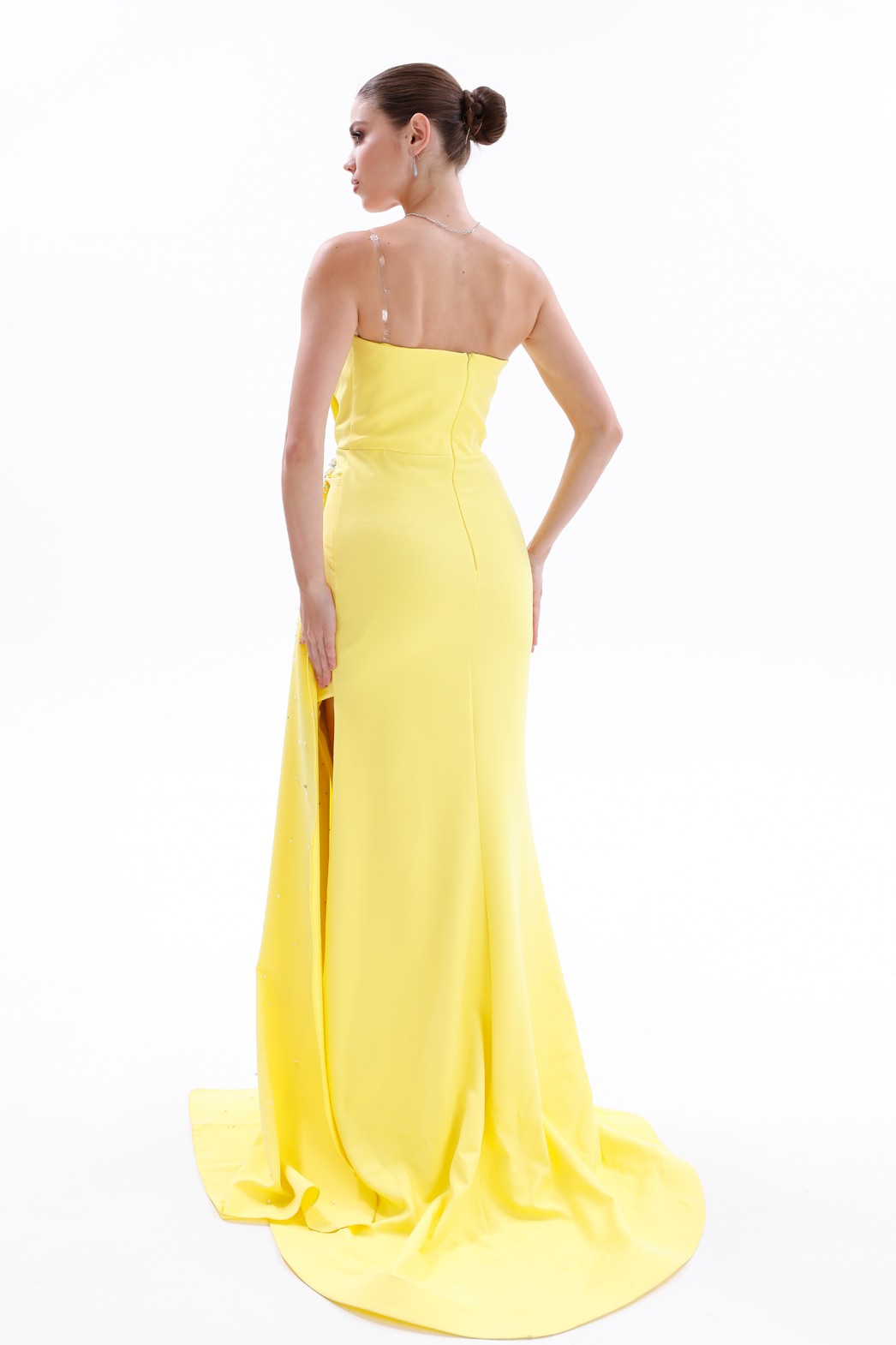 BDM Exclusive Asimetrik Drape İnci Taş Aplikeli Yırtmaçlı Krep Abiye Elbise BDM Exclusive Asimetrik Drape İnci Taş Aplikeli Yırtmaçlı Krep Abiye Elbise