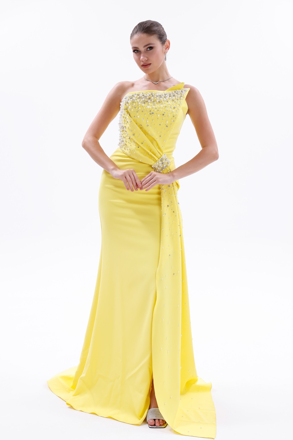 BDM Exclusive Asimetrik Drape İnci Taş Aplikeli Yırtmaçlı Krep Abiye Elbise BDM Exclusive Asimetrik Drape İnci Taş Aplikeli Yırtmaçlı Krep Abiye Elbise