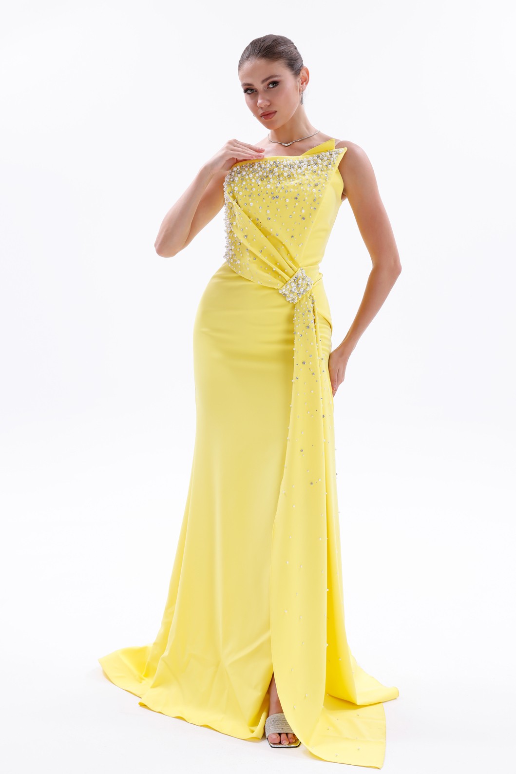 BDM Exclusive Asimetrik Drape İnci Taş Aplikeli Yırtmaçlı Krep Abiye Elbise BDM Exclusive Asimetrik Drape İnci Taş Aplikeli Yırtmaçlı Krep Abiye Elbise