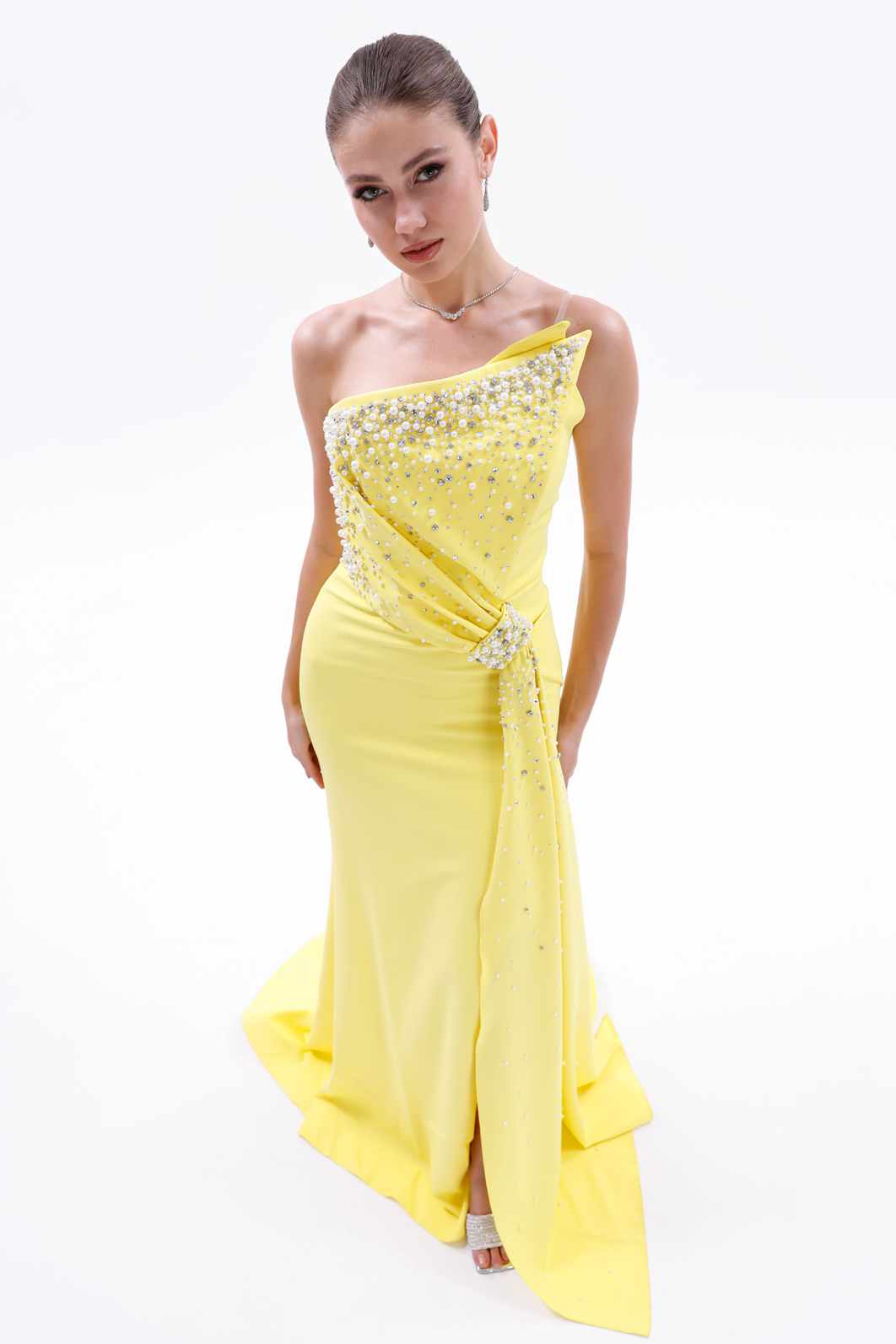 BDM Exclusive Asimetrik Drape İnci Taş Aplikeli Yırtmaçlı Krep Abiye Elbise BDM Exclusive Asimetrik Drape İnci Taş Aplikeli Yırtmaçlı Krep Abiye Elbise