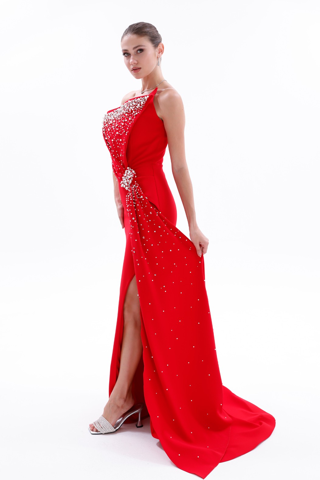 BDM Exclusive Asimetrik Drape İnci Taş Aplikeli Yırtmaçlı Krep Abiye Elbise BDM Exclusive Asimetrik Drape İnci Taş Aplikeli Yırtmaçlı Krep Abiye Elbise