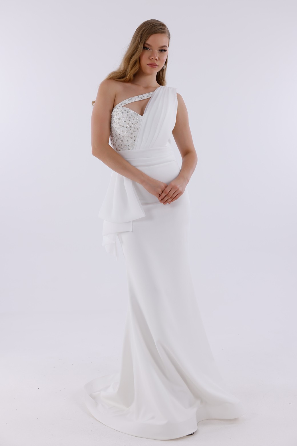 BDM Exclusive Krep Drapeli Asimetrik Taş İşlemeli Uzun Premium Abiye Elbise