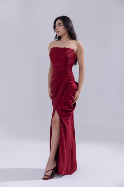 BDM Exclusive Saten Pileli Drape Detaylı Straplez Yırtmaçlı Uzun Abiye Elbise