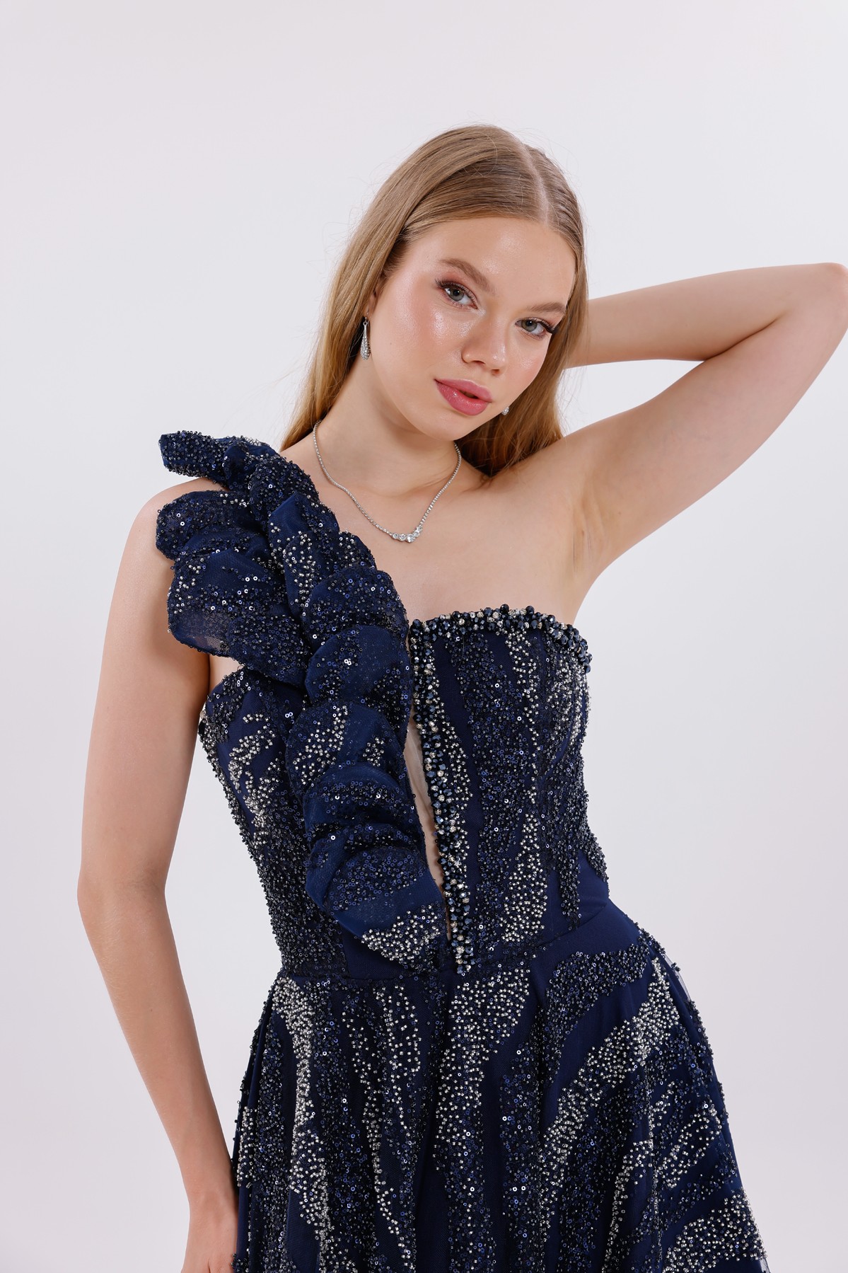 BDM Exclusive Taşlı Kumaş Çiçek Aplikli Tek Omuz Kısa Abiye Elbise BDM Exclusive Taşlı Kumaş Çiçek Aplikli Tek Omuz Kısa Abiye Elbise