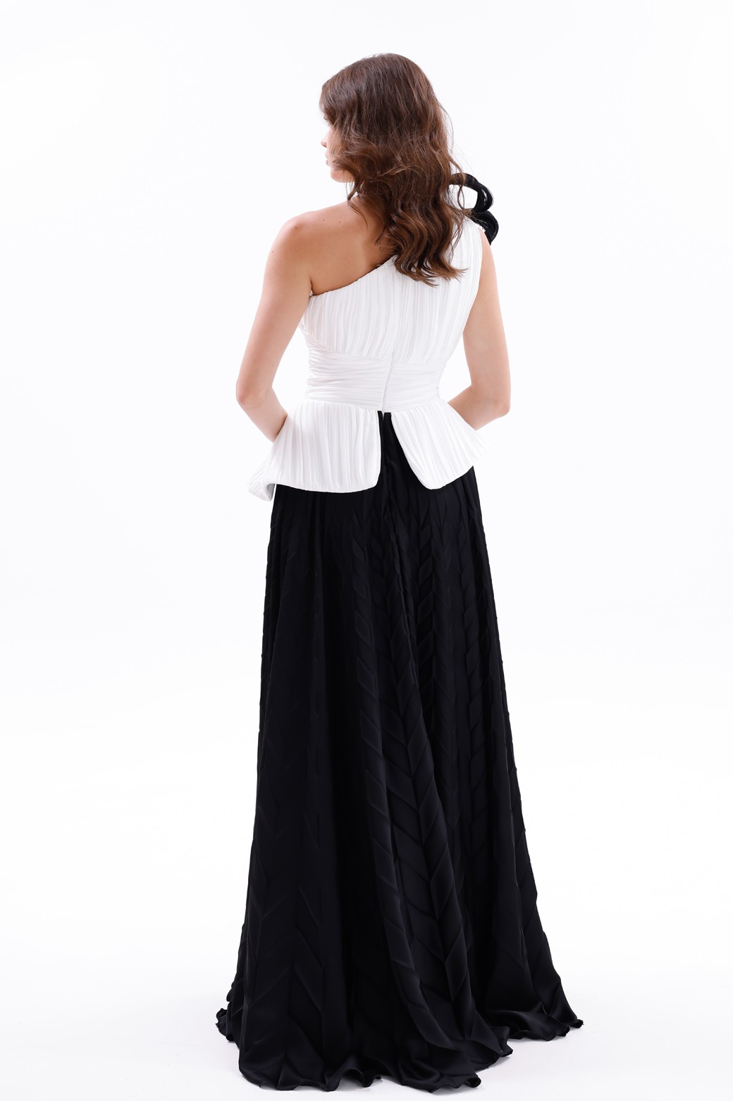 BDM Exclusive Tek Omuz Piliseli Peplum Çiçek Aplikeli Uzun Saten Abiye Elbise