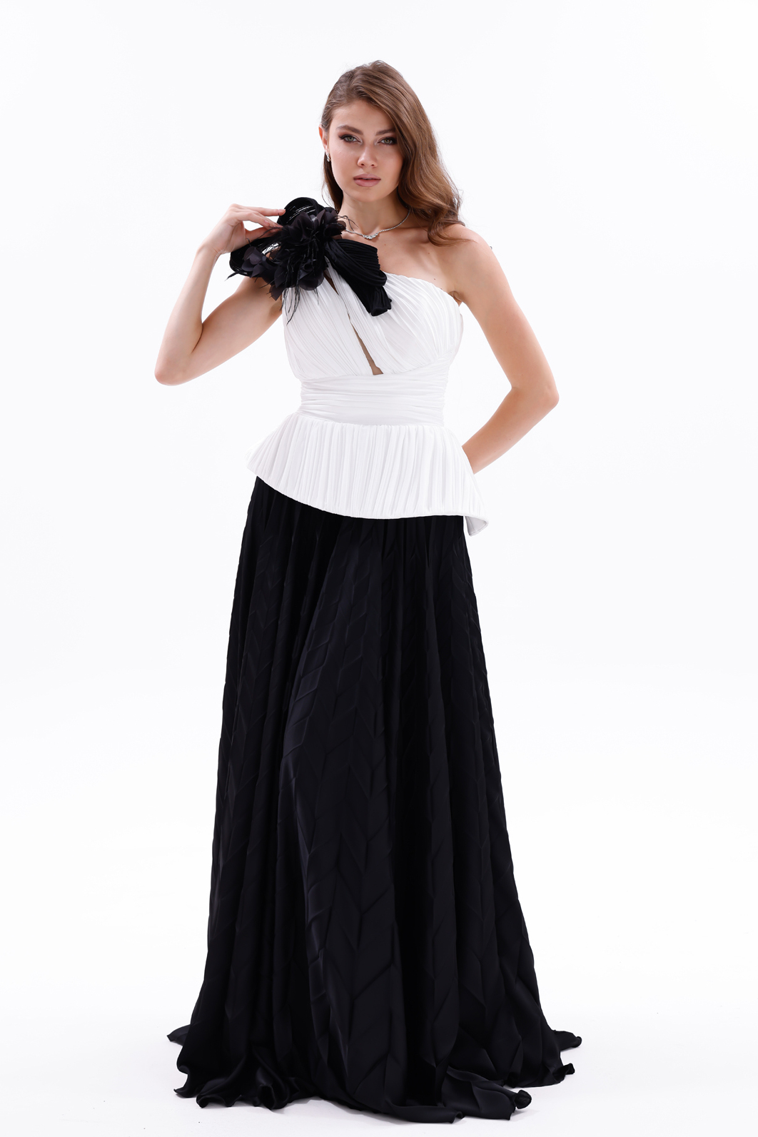 BDM Exclusive Tek Omuz Piliseli Peplum Çiçek Aplikeli Uzun Saten Abiye Elbise