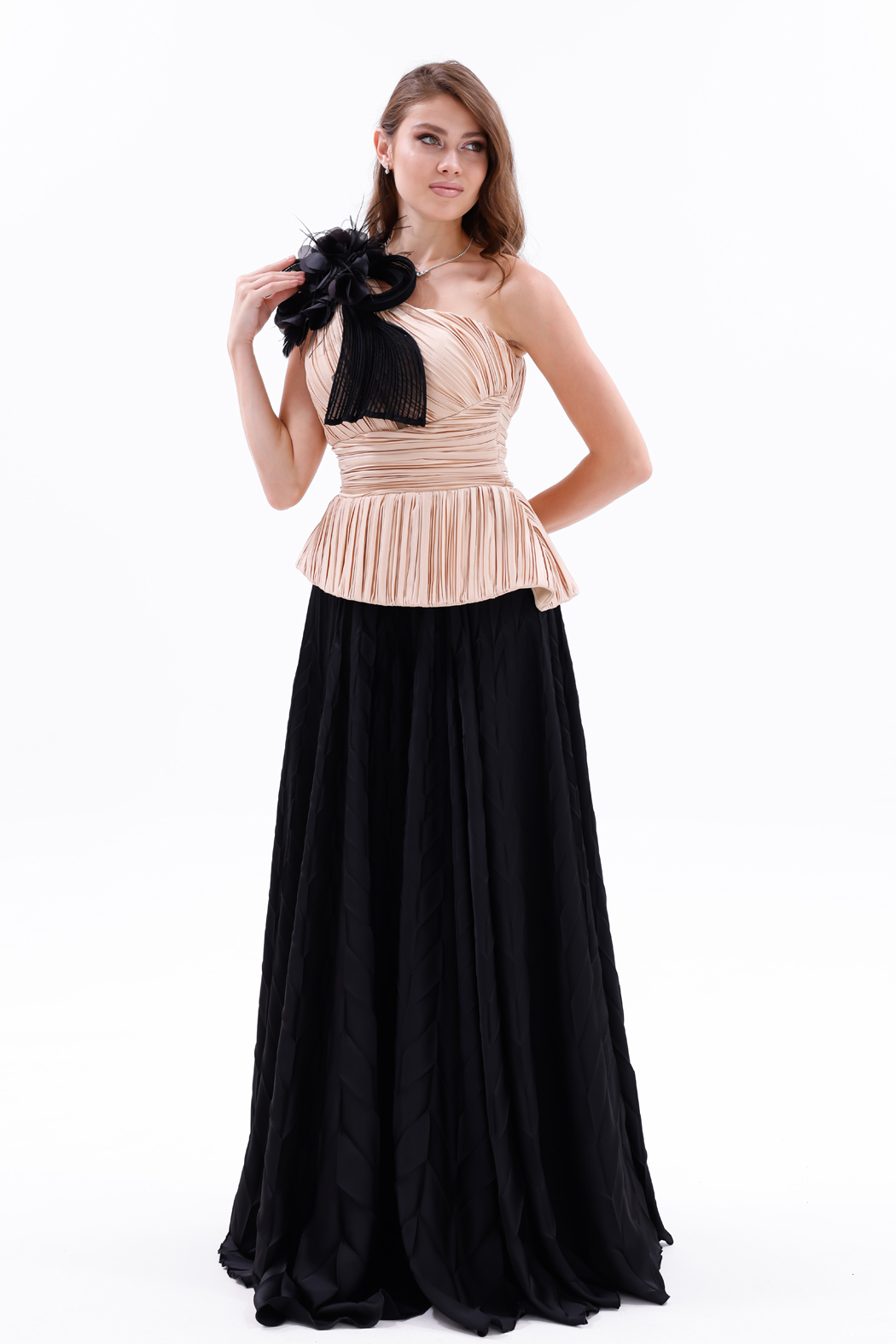 BDM Exclusive Tek Omuz Piliseli Peplum Çiçek Aplikeli Uzun Saten Abiye Elbise