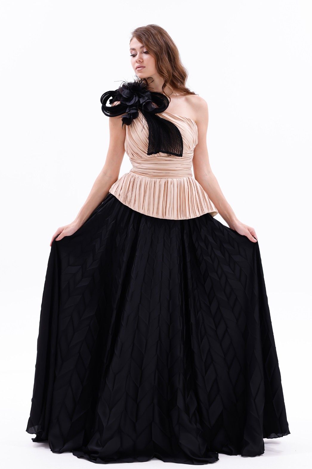 BDM Exclusive Tek Omuz Piliseli Peplum Çiçek Aplikeli Uzun Saten Abiye Elbise
