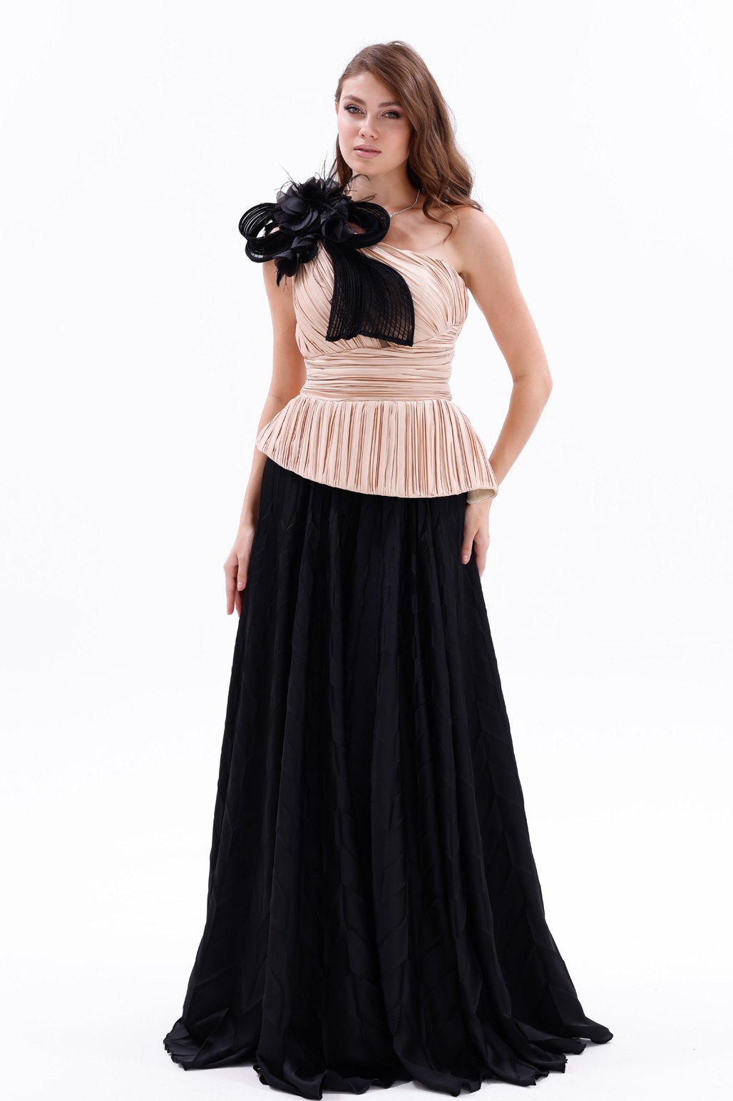BDM Exclusive Tek Omuz Piliseli Peplum Çiçek Aplikeli Uzun Saten Abiye Elbise