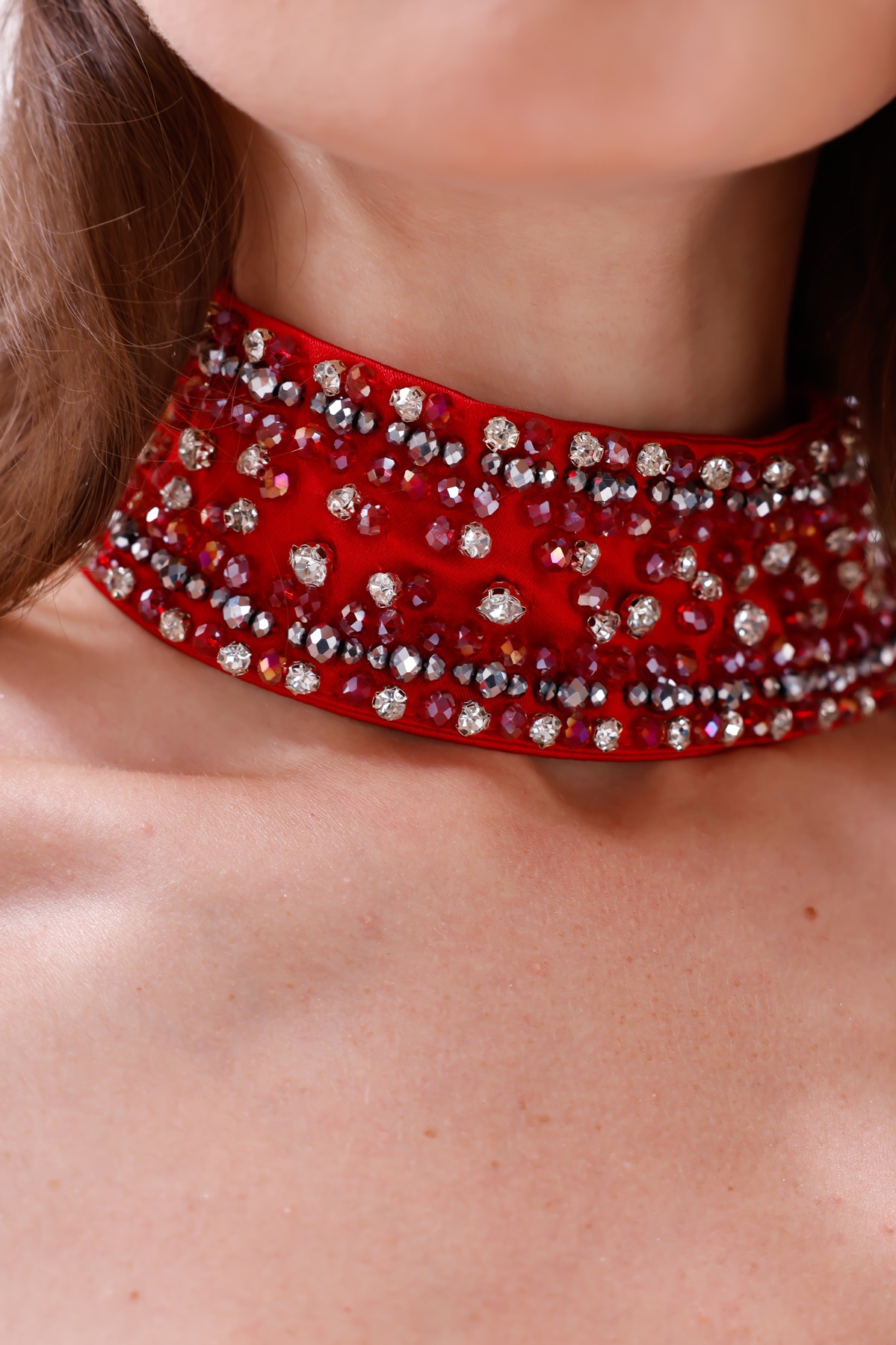 BDM Exclusive Tek Omuz Taş İşlemeli Choker Detaylı Yırtmaçlı Uzun Saten Abiye Elbise