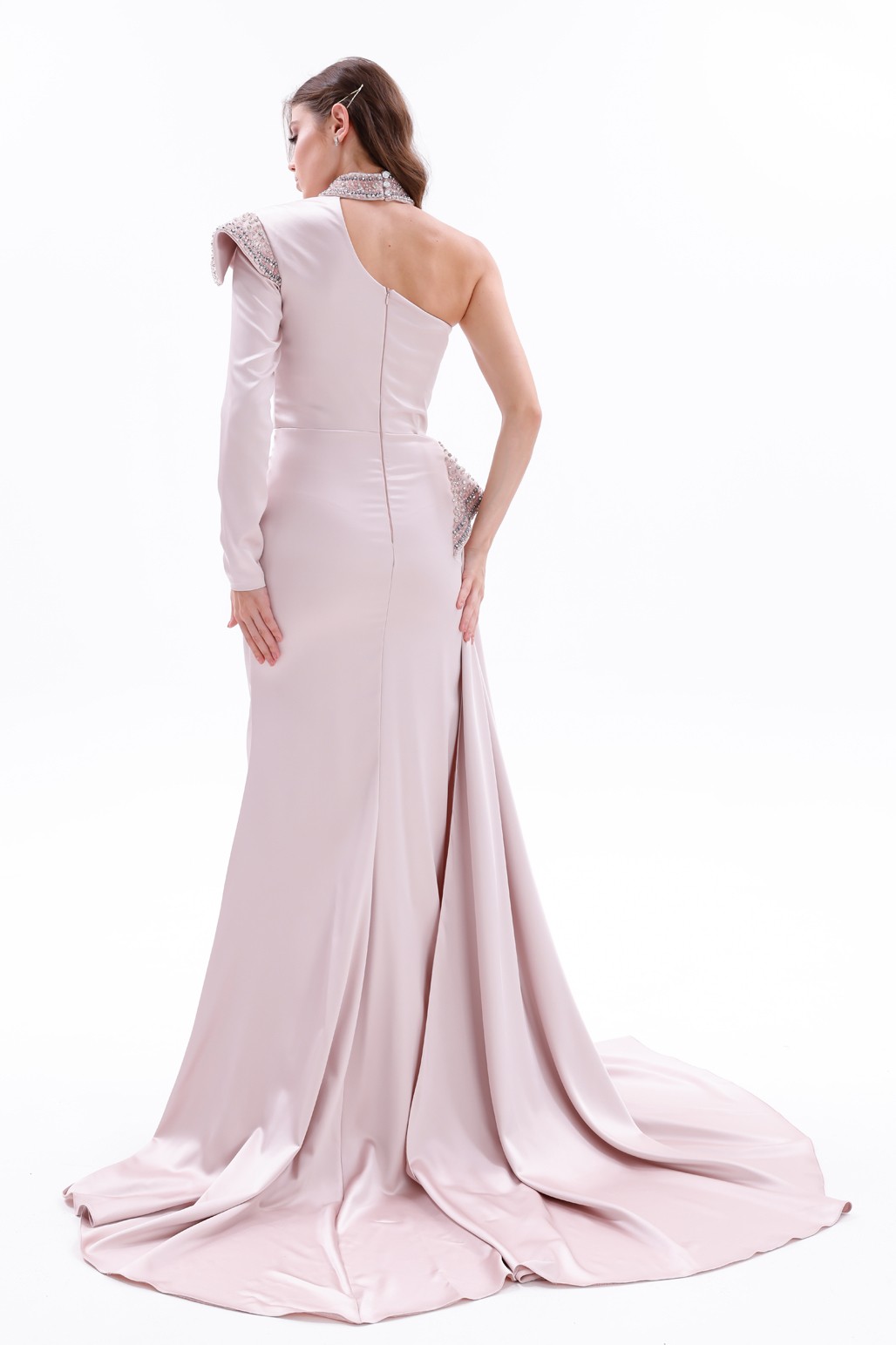 BDM Exclusive Tek Omuz Taş İşlemeli Choker Detaylı Yırtmaçlı Uzun Saten Abiye Elbise