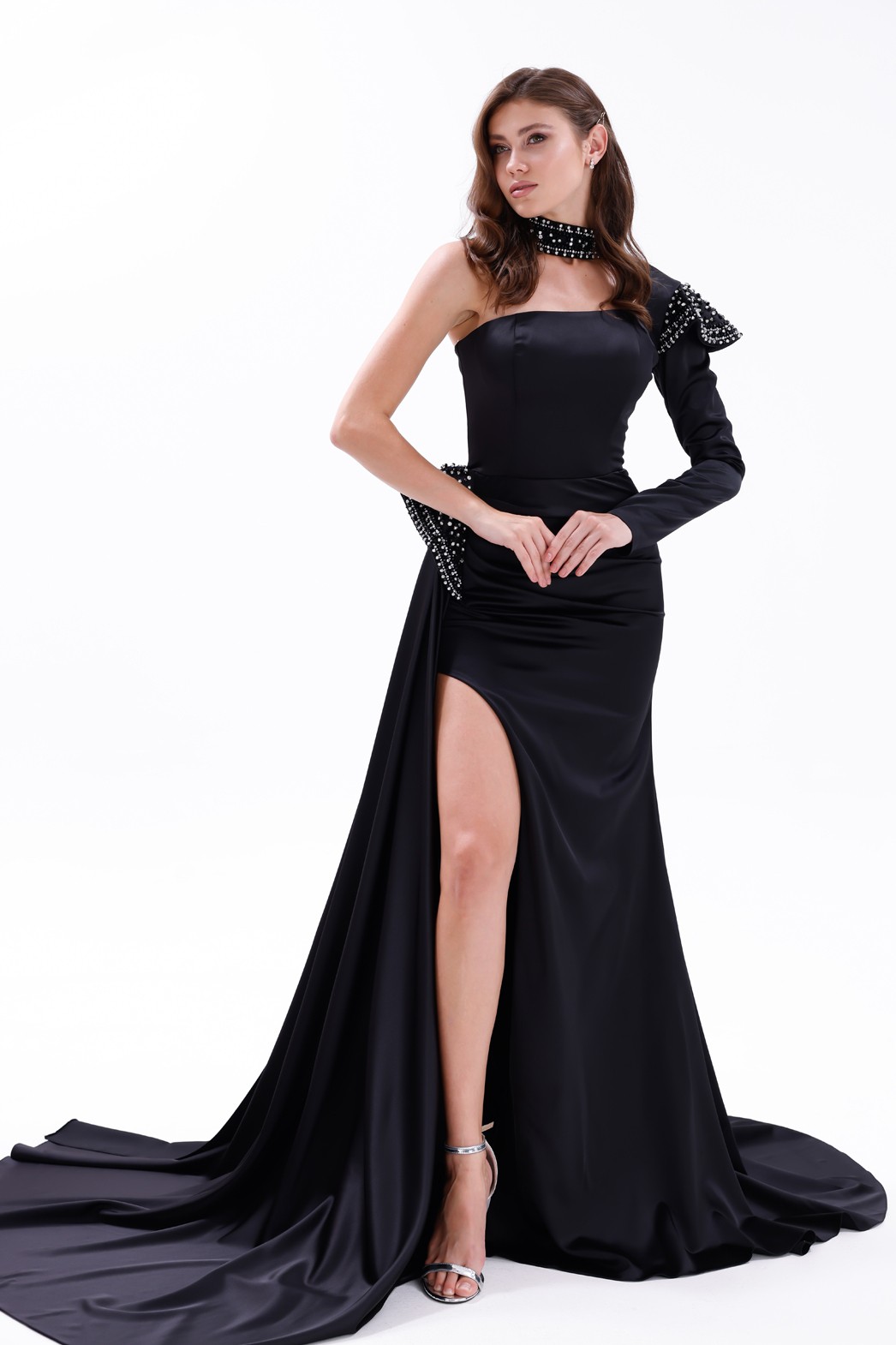BDM Exclusive Tek Omuz Taş İşlemeli Choker Detaylı Yırtmaçlı Uzun Saten Abiye Elbise