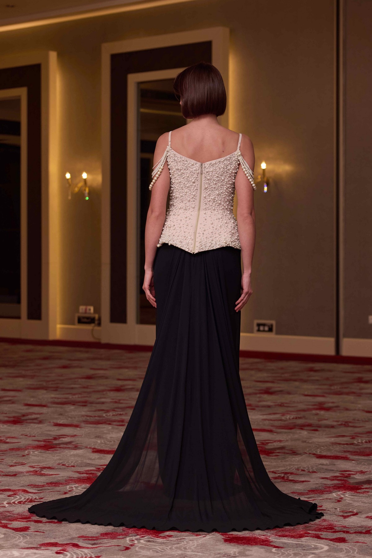 BDM Exclusive V Yaka Peplum El İşlemeli Taş Ve İnci Detaylı Krep Uzun Abiye Elbise