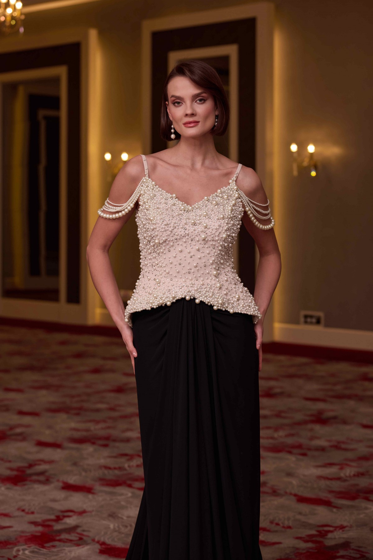 BDM Exclusive V Yaka Peplum El İşlemeli Taş Ve İnci Detaylı Krep Uzun Abiye Elbise