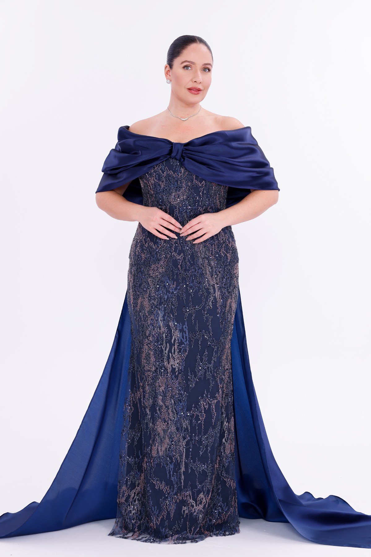 BDM Exclusive Straplez Pul Payet İşlemeli Organze Pelerinli Büyük Beden Abiye Elbise