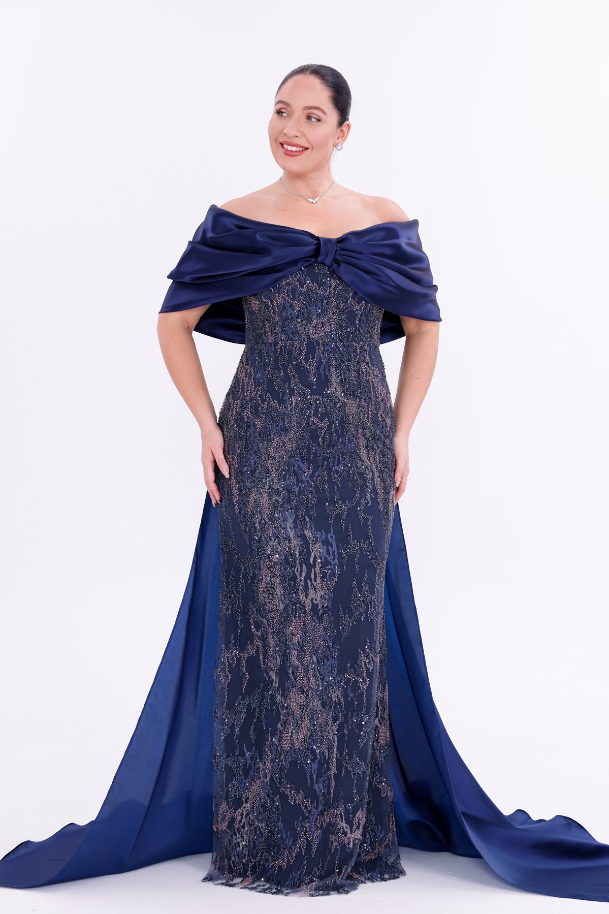 BDM Exclusive Straplez Pul Payet İşlemeli Organze Pelerinli Büyük Beden Abiye Elbise