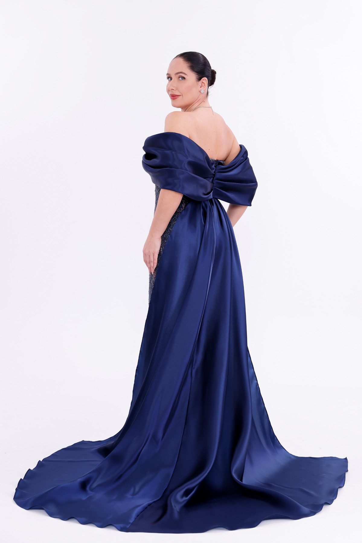 BDM Exclusive Straplez Pul Payet İşlemeli Organze Pelerinli Büyük Beden Abiye Elbise