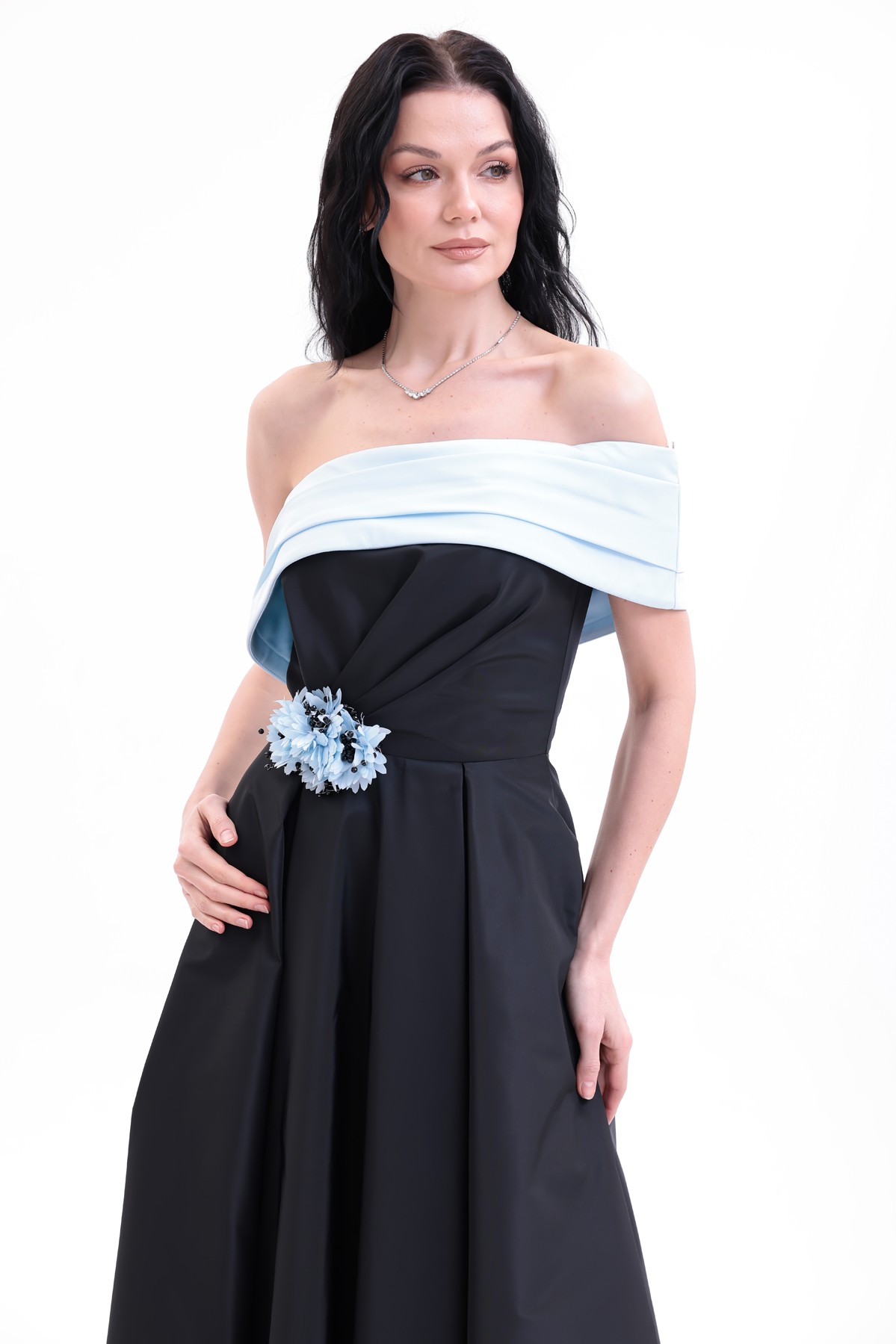 BDM Exclusive Tafta Çiçek Detaylı Off-Shoulder Premium Abiye Elbise