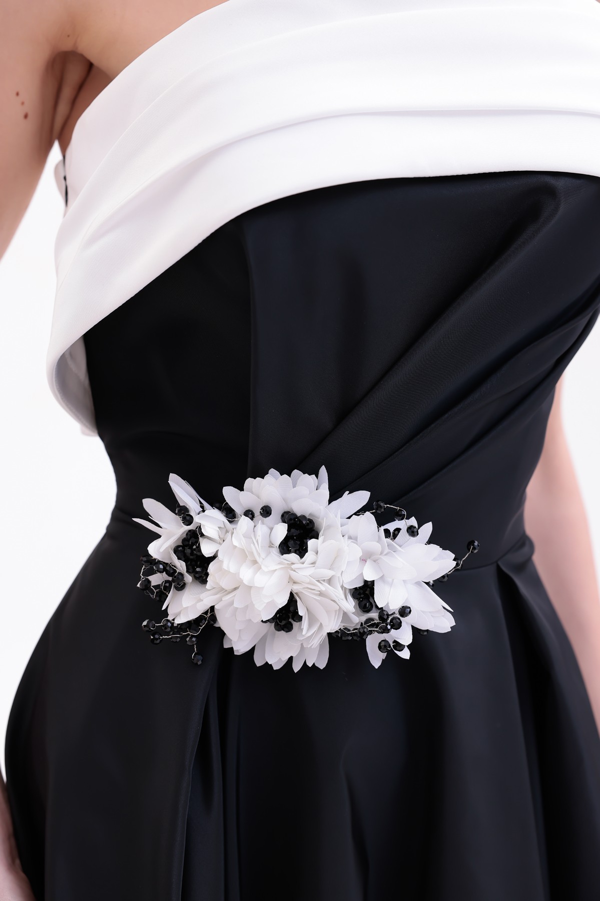 BDM Exclusive Tafta Çiçek Detaylı Off-Shoulder Premium Abiye Elbise