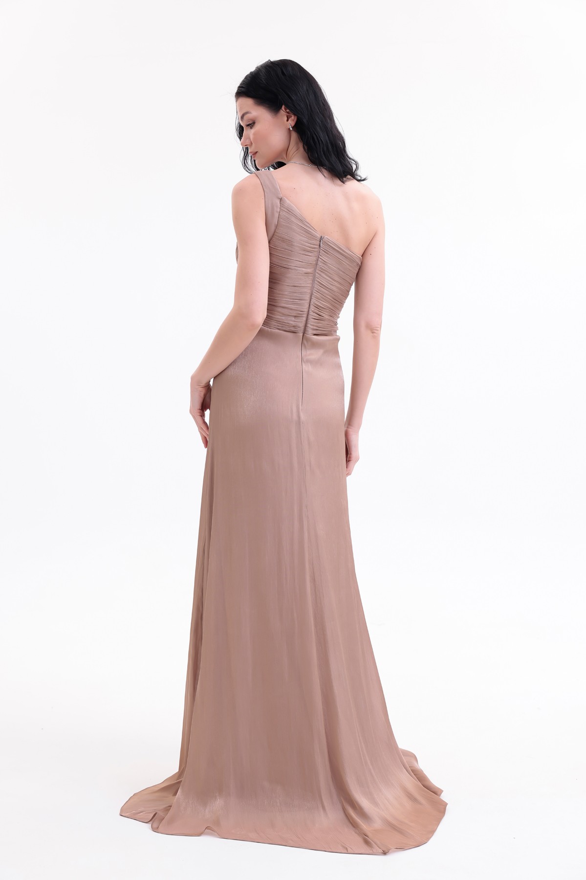 BDM Exclusive Parlak Şifon Drape Detaylı Tek Omuz Yırtmaçlı Premium Abiye Elbise