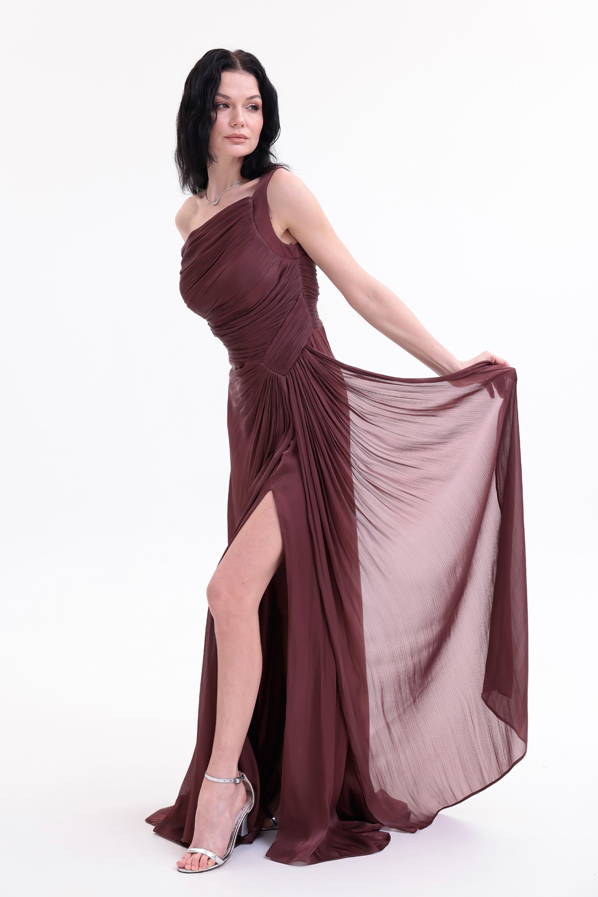 BDM Exclusive Parlak Şifon Drape Detaylı Tek Omuz Yırtmaçlı Premium Abiye Elbise