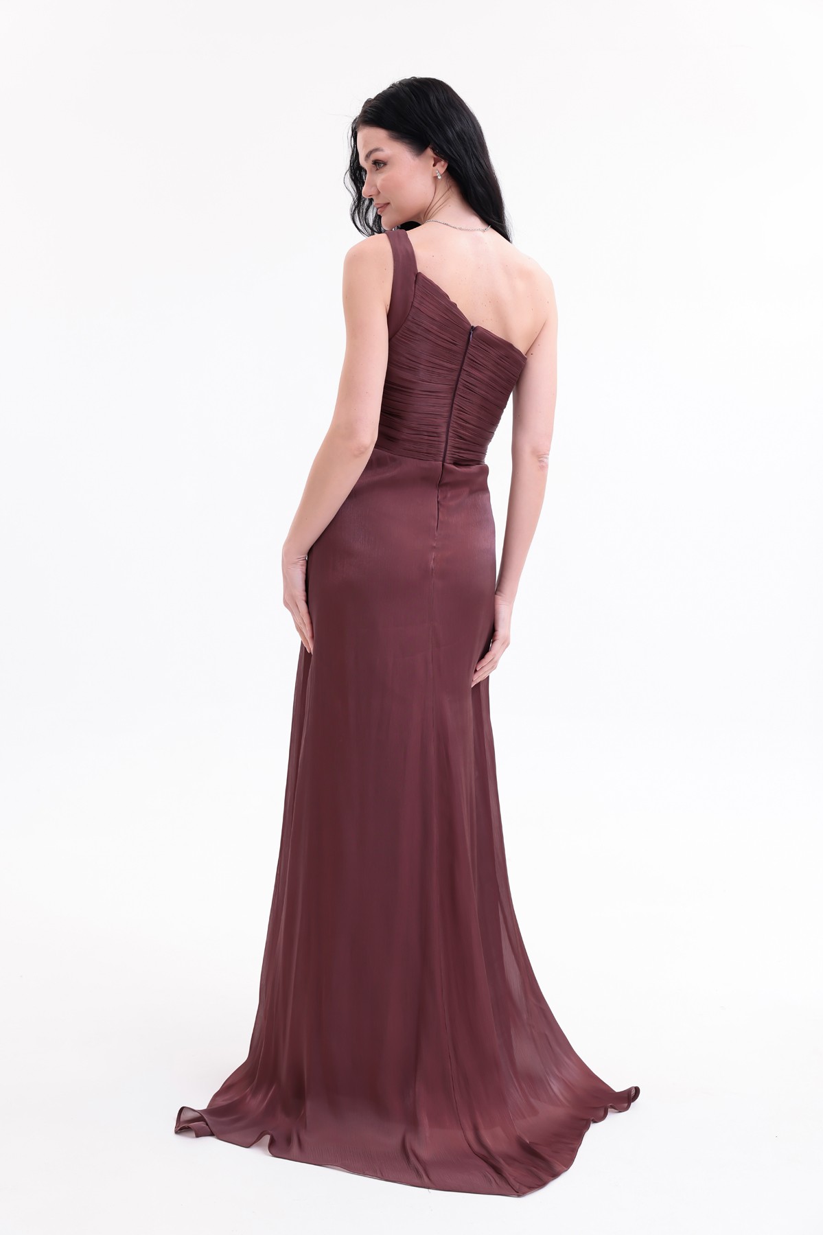 BDM Exclusive Parlak Şifon Drape Detaylı Tek Omuz Yırtmaçlı Premium Abiye Elbise