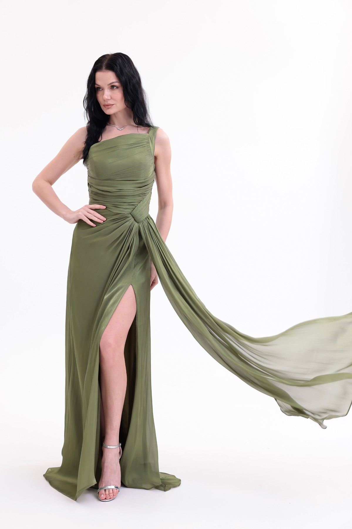 BDM Exclusive Parlak Şifon Drape Detaylı Tek Omuz Yırtmaçlı Premium Abiye Elbise