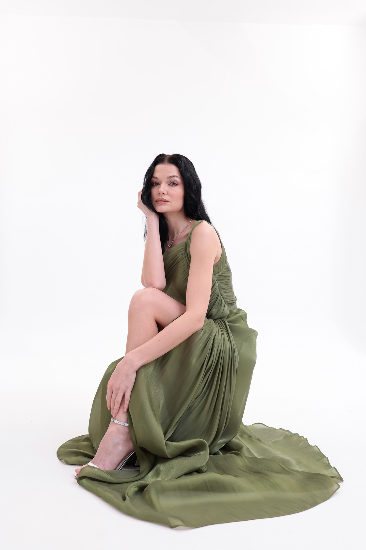 BDM Exclusive Parlak Şifon Drape Detaylı Tek Omuz Yırtmaçlı Premium Abiye Elbise