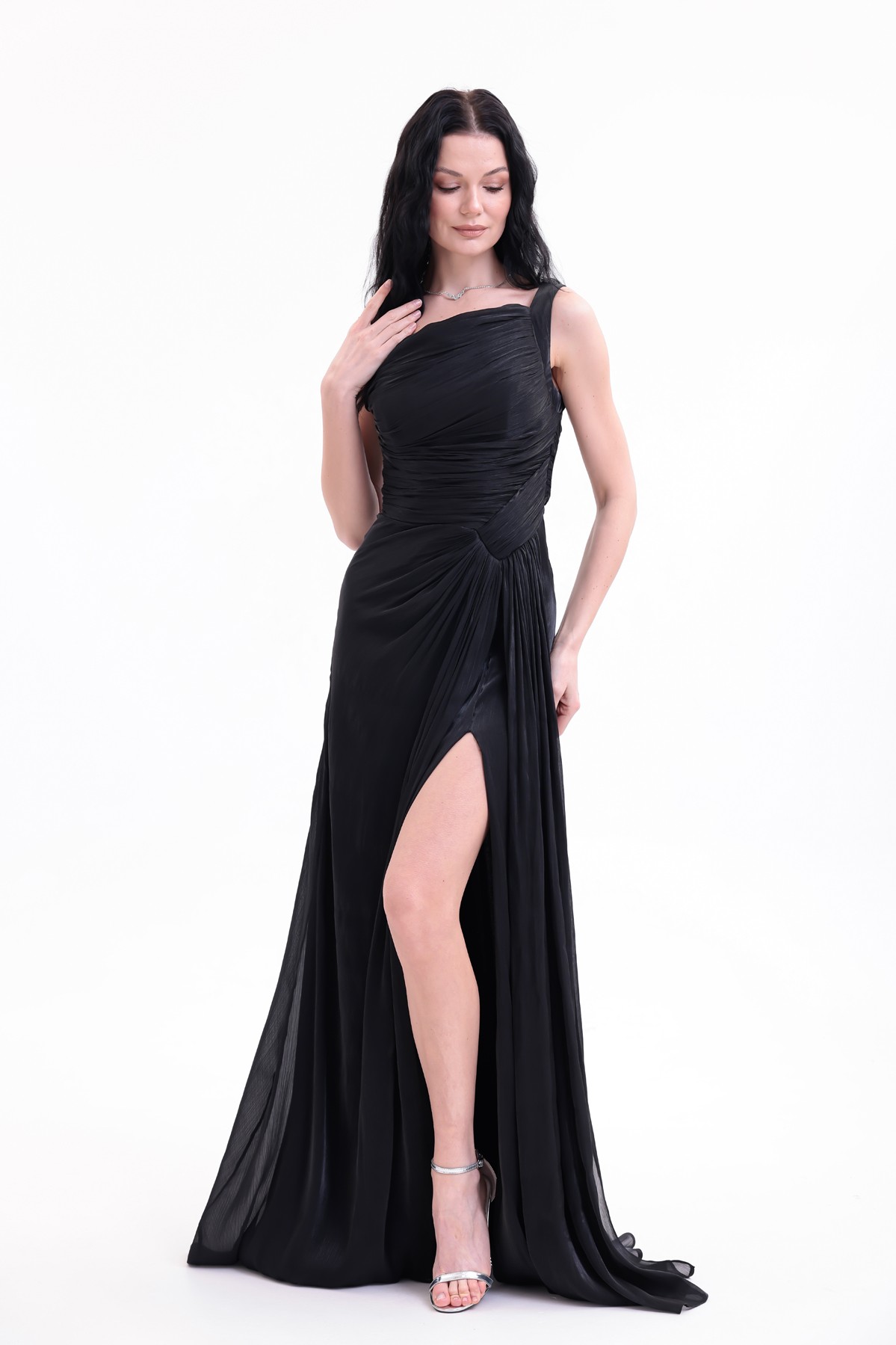 BDM Exclusive Parlak Şifon Drape Detaylı Tek Omuz Yırtmaçlı Premium Abiye Elbise